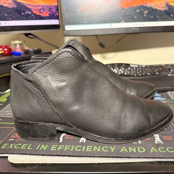 DV by Dolce Vita Black Leather Ankle Booties - Picture 2 of 4